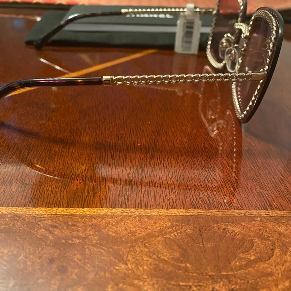 LAST ONE, NEW, AUTHENTIC, NEVER WORN CHANEL 4244 C395/S5, Case - Picture 5 of 16